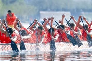 里夫斯：浓眉10个进攻板和7个抢断都太疯狂了