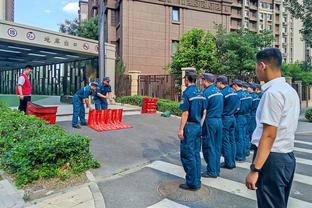 意天空：穆里尼奥赛后未接受采访，进入更衣室对罗马全队训话