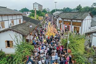 稳定输出！巴雷特半场10中6砍全队最高14分 三分3中2