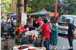 卢：普拉姆利主动要求继续让泰斯打轮换 我拥有一群肯牺牲的球员